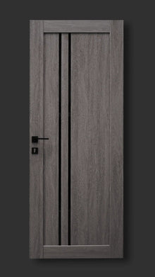 Ușă interior Lego 05 Eugene Oak – cu decor vertical, complet echipată și toc reglabil Omis