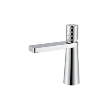 Waschbeckenarmatur Chrom glänzend – facettierte Details, modernes Design