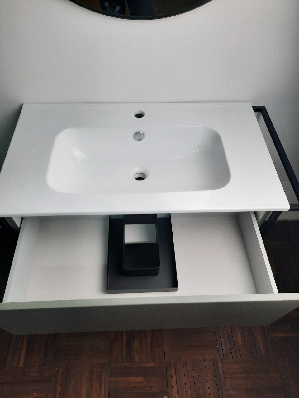 Mobilier de baie suspendat Lov, White www.CasaDeco.ro