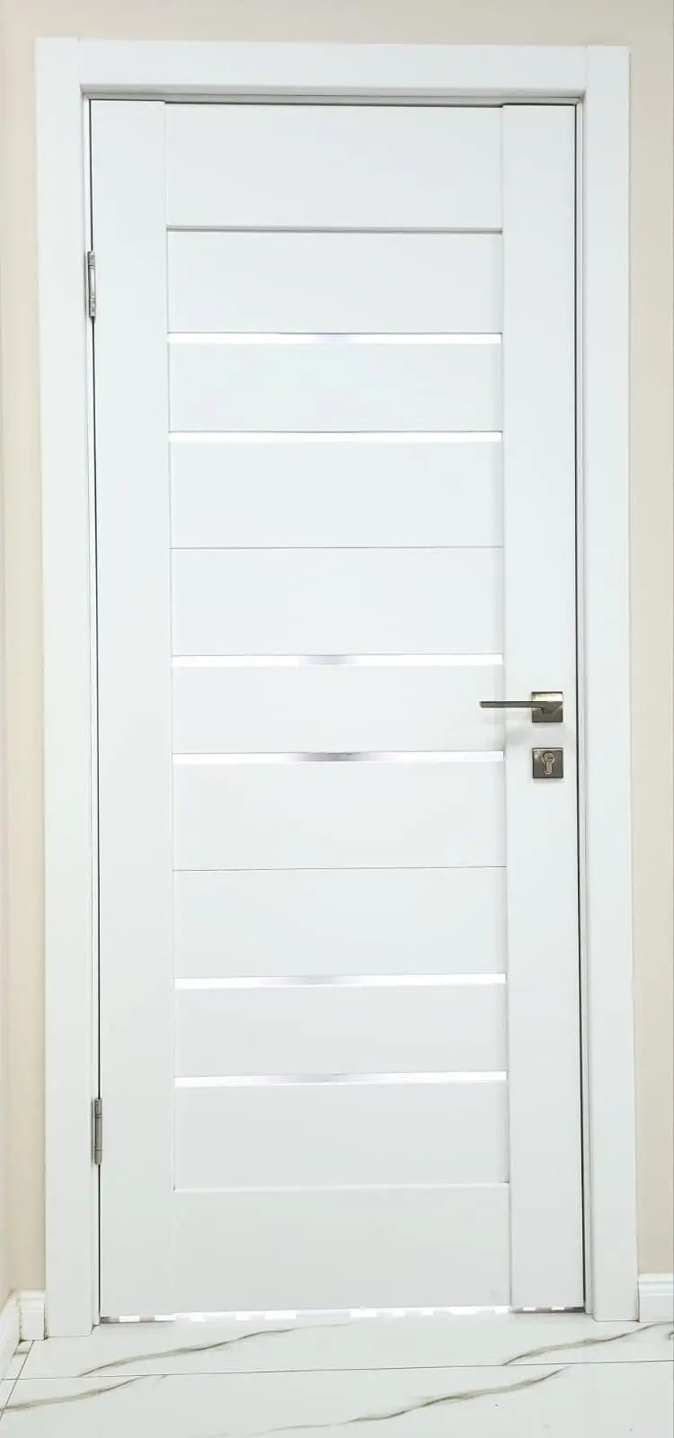 Ușă interior Bit 06 White Silk Mat – complet echipată, cu toc reglabil și design alb mat mătăsos Omis