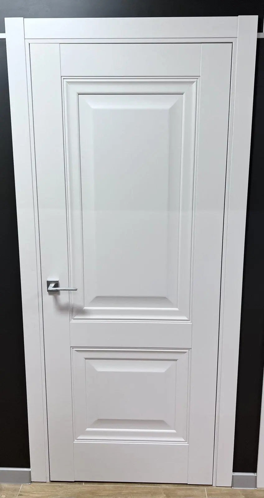 Ușă interior Elegant Lux albă – balamale ascunse, cu toc reglabil și design clasic-modern Omis