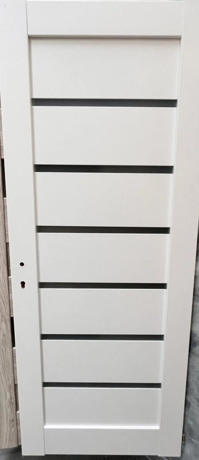 Ușă interior Mira alba cu sticla mata-model modern cu toc reglabil, complet echipată www.CasaDeco.ro