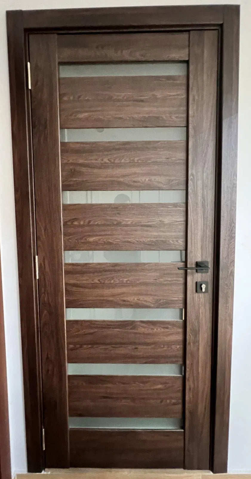 Ușă interior Rino 07 Takoma Oak – cu sticlă mată verticală și toc reglabil Omis