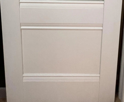 Ușă interior Valencia G White Silk Mat – cu sticlă mată decorativă și toc reglabil, complet echipată Omis